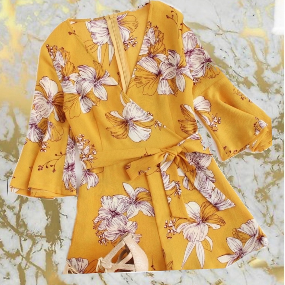 ROMPER FLUTED SLEEVE FLORAL PRINT - Picture 2 of 8